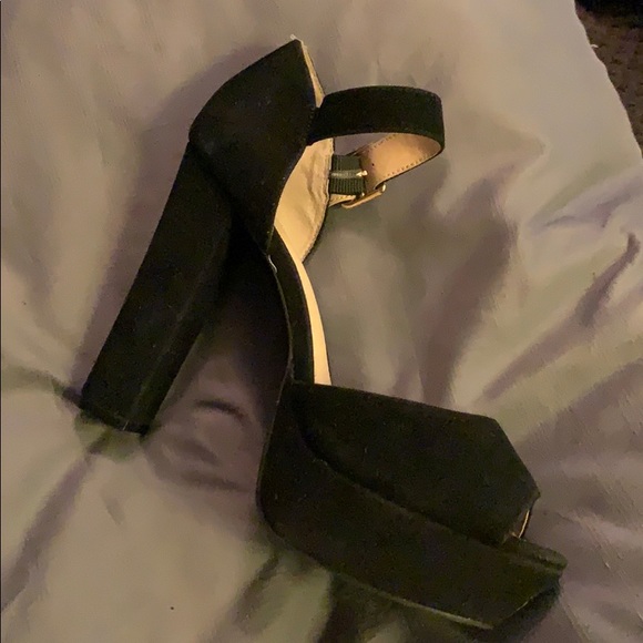 Velvet Platform Sandals - Picture 4 of 4